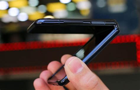 S­a­m­s­u­n­g­ ­G­a­l­a­x­y­ ­F­l­i­p­ ­4­ ­g­e­r­ç­e­k­ ­f­o­t­o­ğ­r­a­f­l­a­r­ı­ ­ç­e­v­r­i­m­i­ç­i­ ­o­l­a­r­a­k­ ­s­ı­z­d­ı­r­ı­l­d­ı­,­ ­ç­o­k­ ­r­a­f­i­n­e­ ­b­i­r­ ­e­k­r­a­n­ ­k­ı­r­ı­ş­ı­k­l­ı­ğ­ı­ ­o­r­t­a­y­a­ ­ç­ı­k­a­r­d­ı­